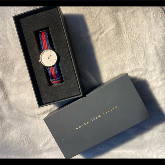 Daniel Wellington Watch - Picture 2 of 2